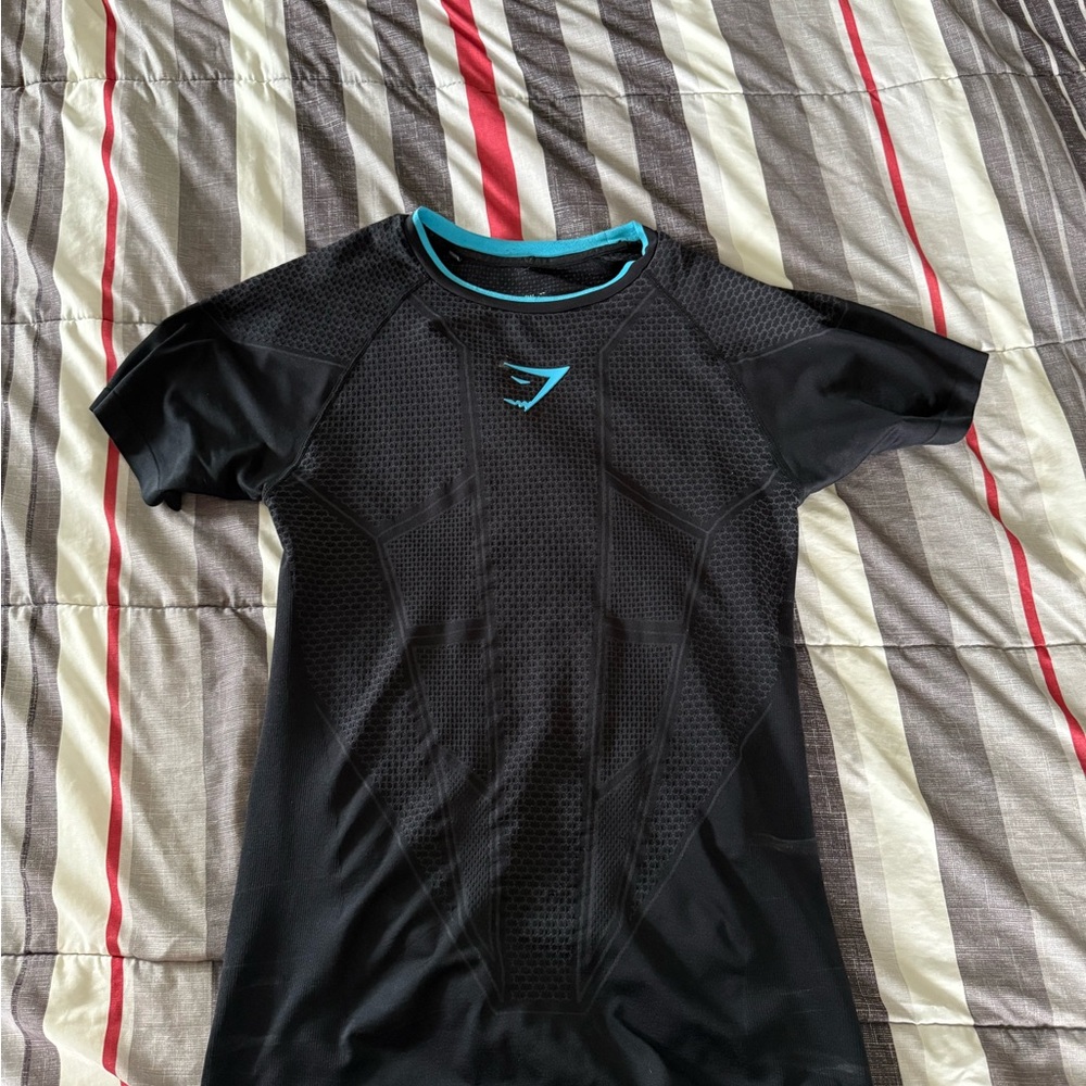 Gymshark onyx v1 t shirt black and blue (RARE)
